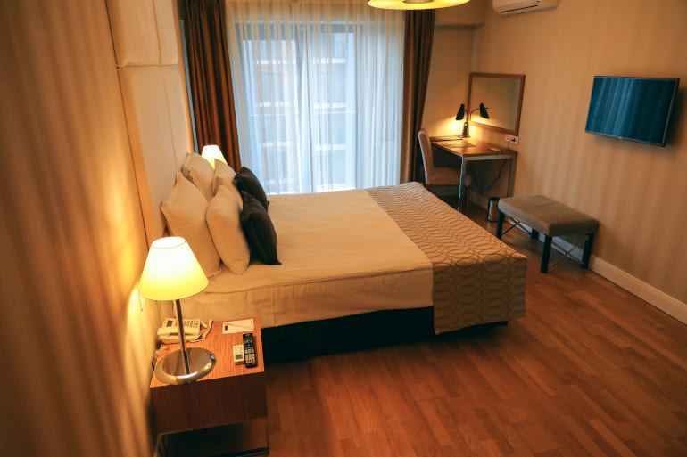 The disinfection of the hotel rooms also follows a strict protocol