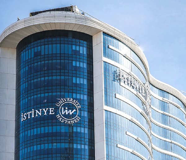 Vue de face de la clinique du cheveux d'Istanbul