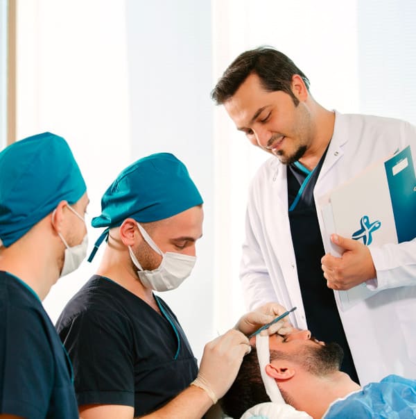 le dr. Balwi et ses équipes sont toujours à la pointe de la recherche pour offrir la meilleure greffe capillaire