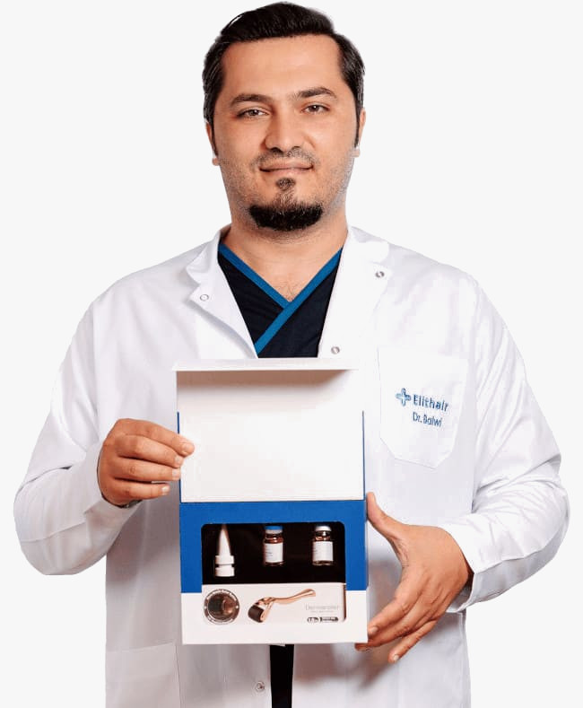 Le Dr Balwi tenant un kit NEO FUE dans sa main.