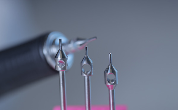 Gerät zur FUE Haartransplantation in Nahaufnahme