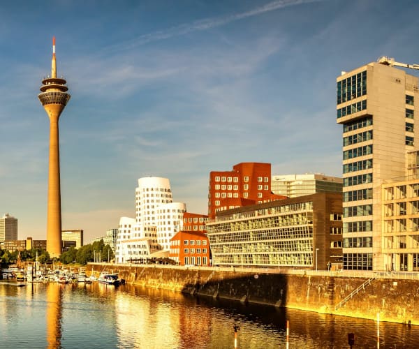 Wir empfangen Sie in zentraler Lage zur Beratung einer Haartransplantation in Düsseldorf.