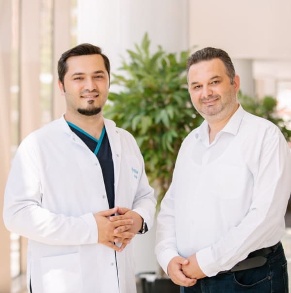 Dr. Balwi und ein Elithair Patient