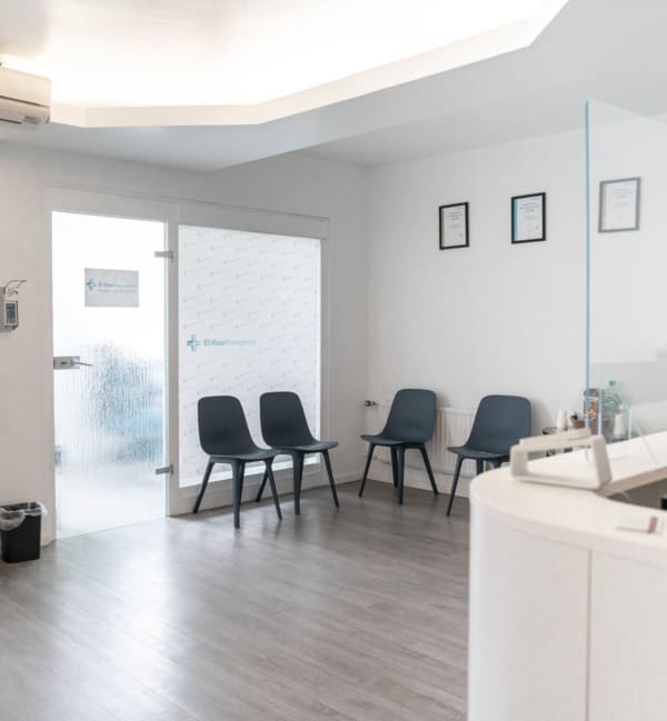 Der Wartebereich bei Elithair in Düsseldorf