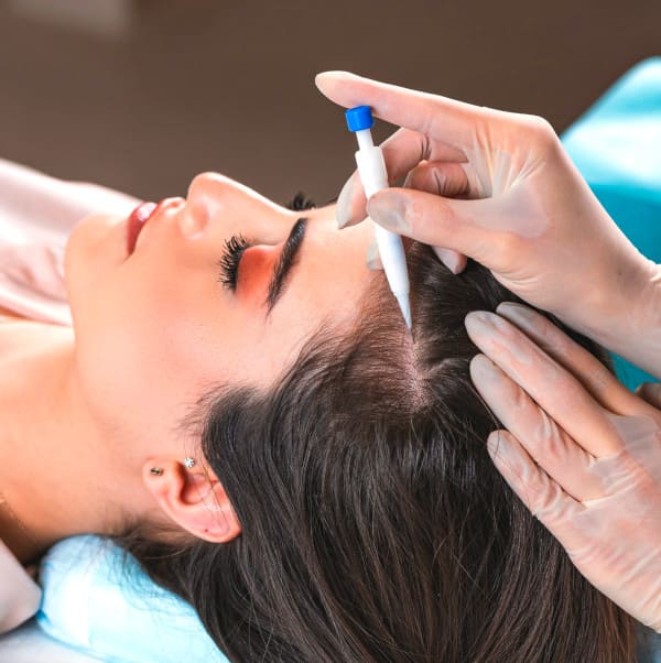 Patientin während ihrer Elithair SDHI-Haartransplantation