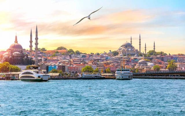 Hafen von Istanbul im Sonnenaufgang