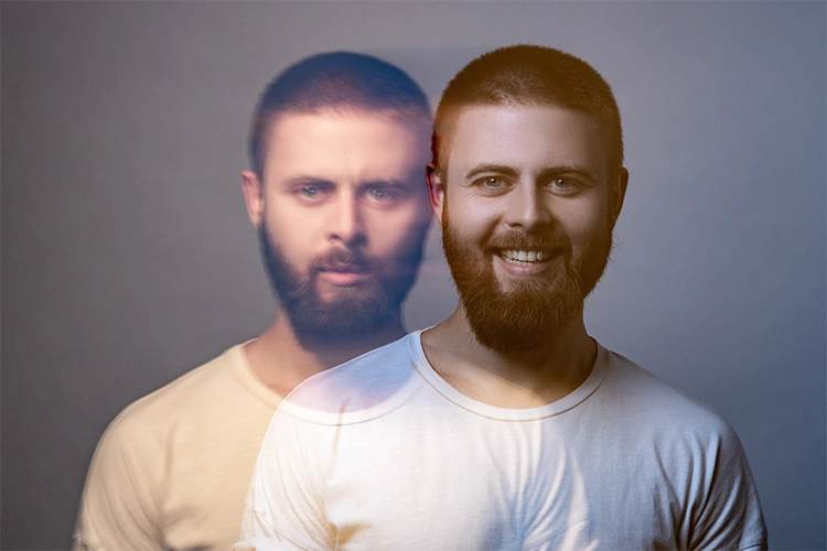 Ein Mann mit zweigeteiltem Ausdruck: Im Vordergrund wirkt er zufrieden, während sein Spiegelbild im Hintergrund unglücklich erscheint – Sinnbild für den inneren Konflikt zwischen äußerer Fassade und emotionalem Leiden.