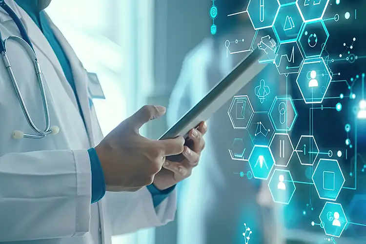 Ein Arzt nutzt moderne Netzwerktechnologie im medizinischen Bereich und hält ein Tablet - Sybolisierung des digitalen Fortschritts  
