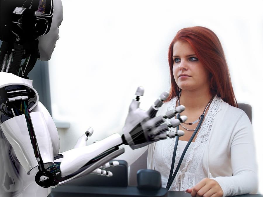 Roboter mit der Ärztin Haartransplantation mit einem Roboter