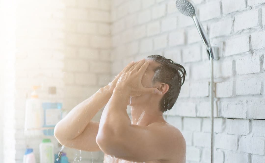 3 Gepflogenheiten, die auf Dauer Ihre Haare ruinieren