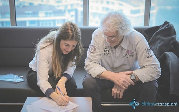 Patient bei einer Haartransplantation Beratung
