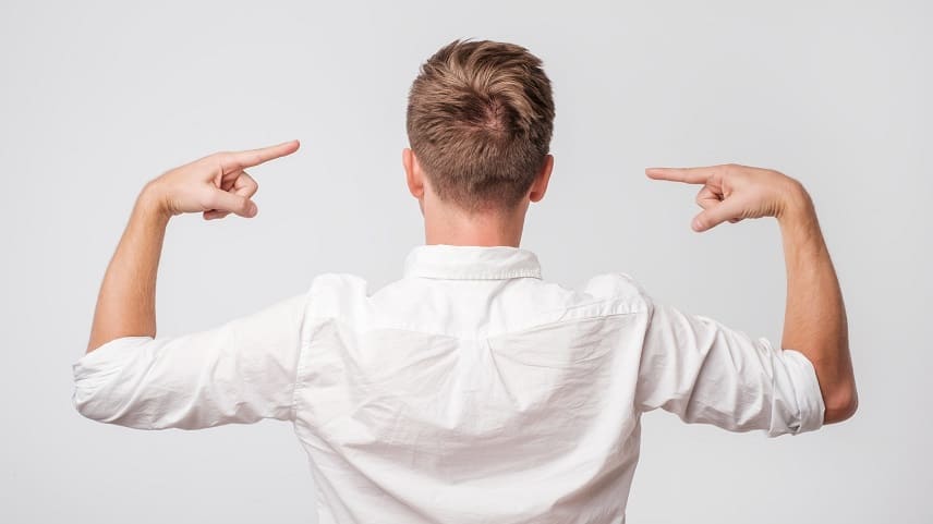 Rückenhaare für die Haartransplantation