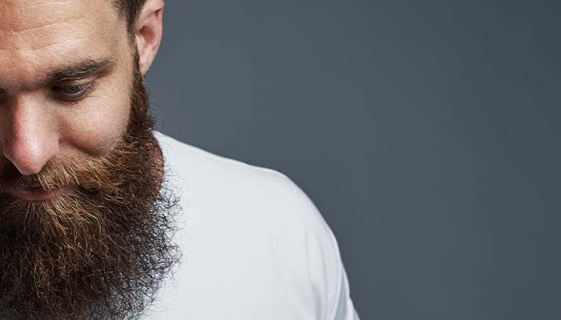 Spezialist für Barttransplantationen