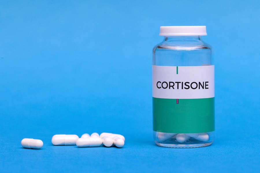 i farmaci a base di cortisone possono presentare degli effetti collaterali non desiderati