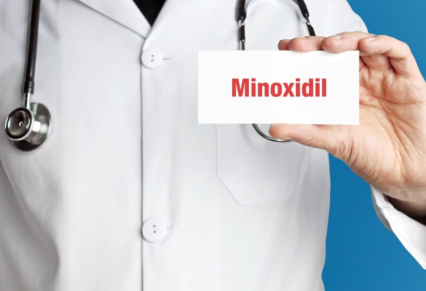 il minoxidil è un farmaco in grado di favorire la ricrescita dei capelli