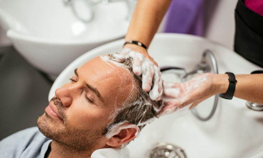 grazie al metodo no pooper lavare i capelli non è più necessario usare lo shampoo