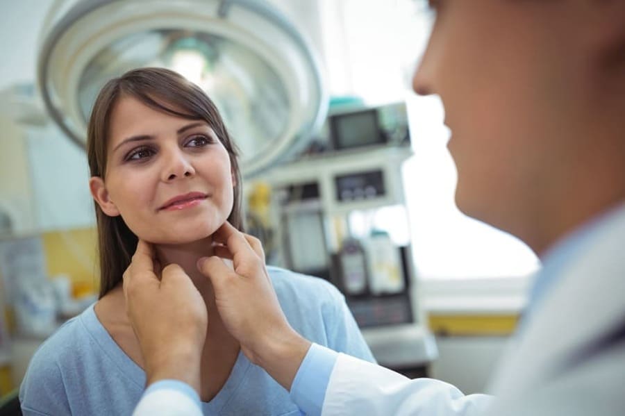 tiroide e capelli possono essere curati con diversi trattamenti