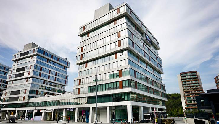 Imagen general de la fachada de la clínica anticaída Elithair en Estambul